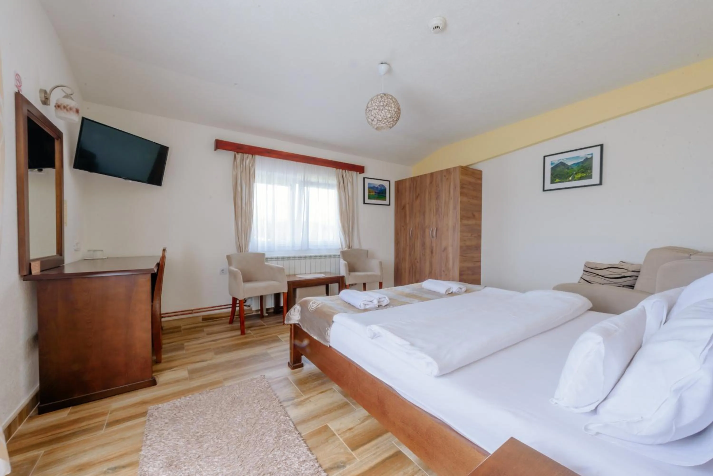 Bed in Hotel Zlatni bor