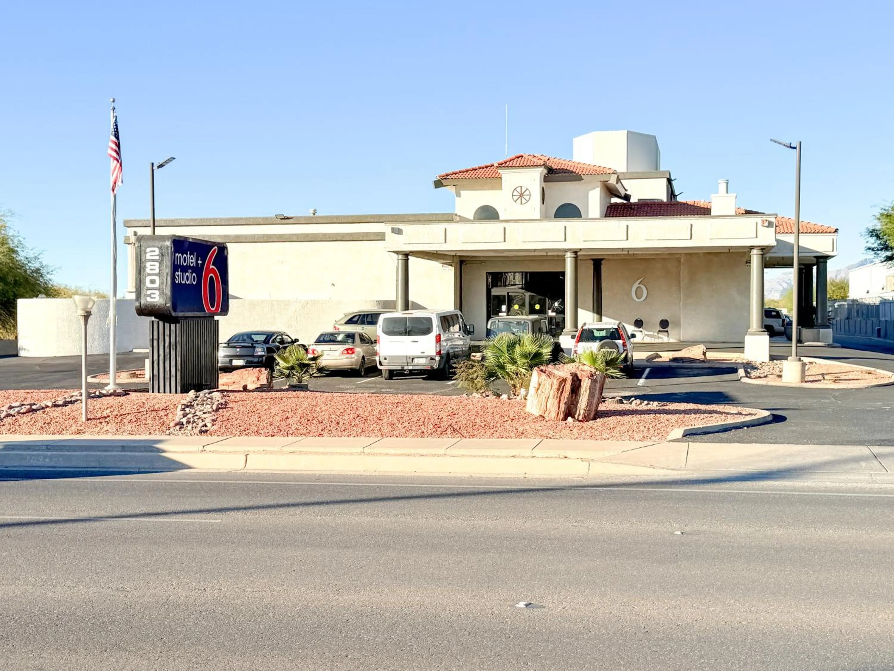 Property building in Studio 6 Suites Tucson, AZ Airport Kino Sports Complex