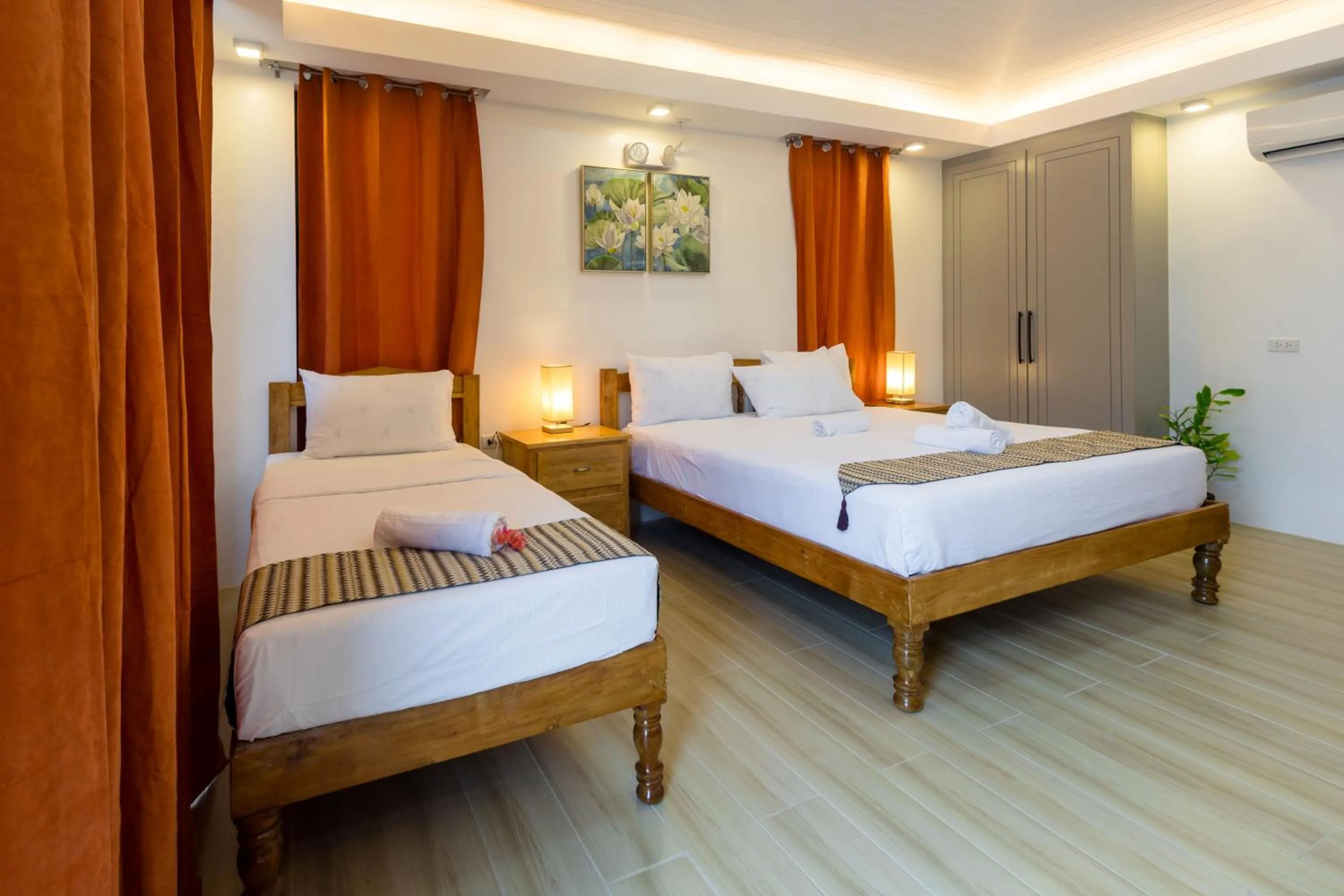 Bedroom, Bed in E L Westensee Resort