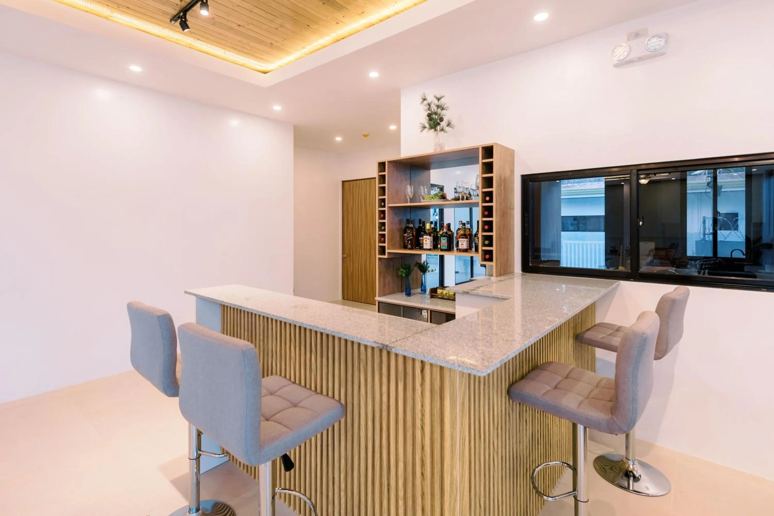 Lounge or bar in E L Westensee Resort