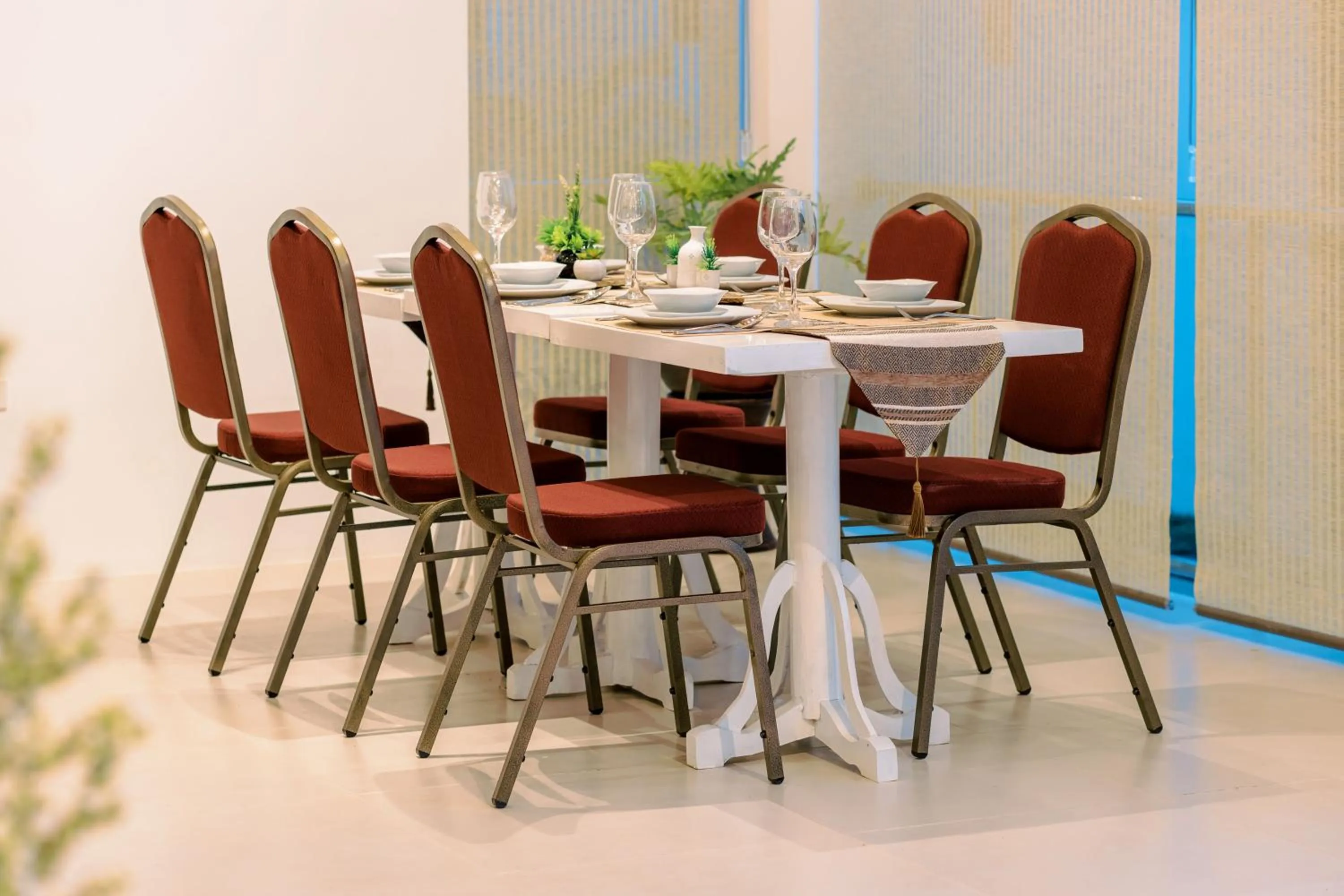 Restaurant/places to eat in E L Westensee Resort