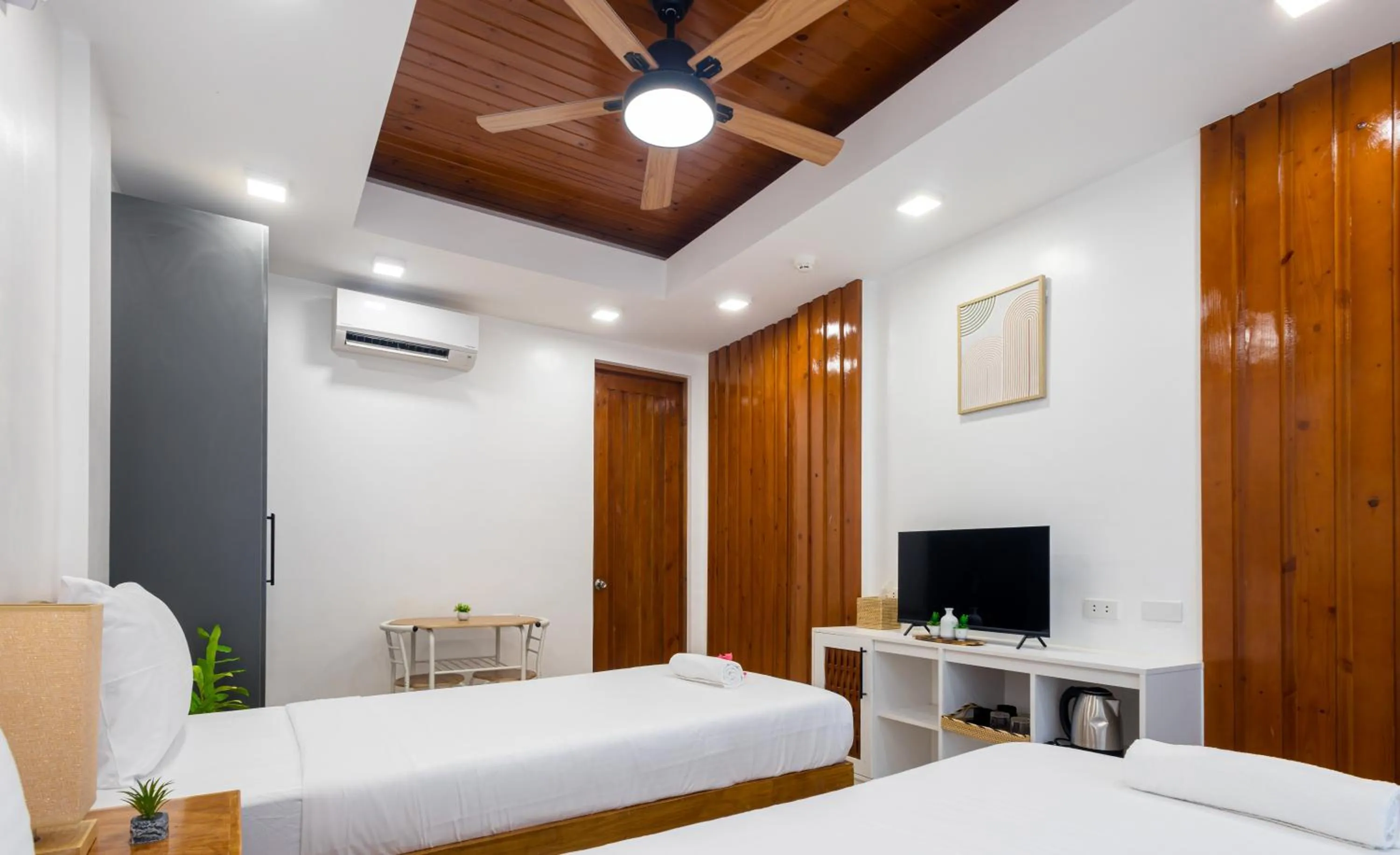 Bedroom, Bed in E L Westensee Resort