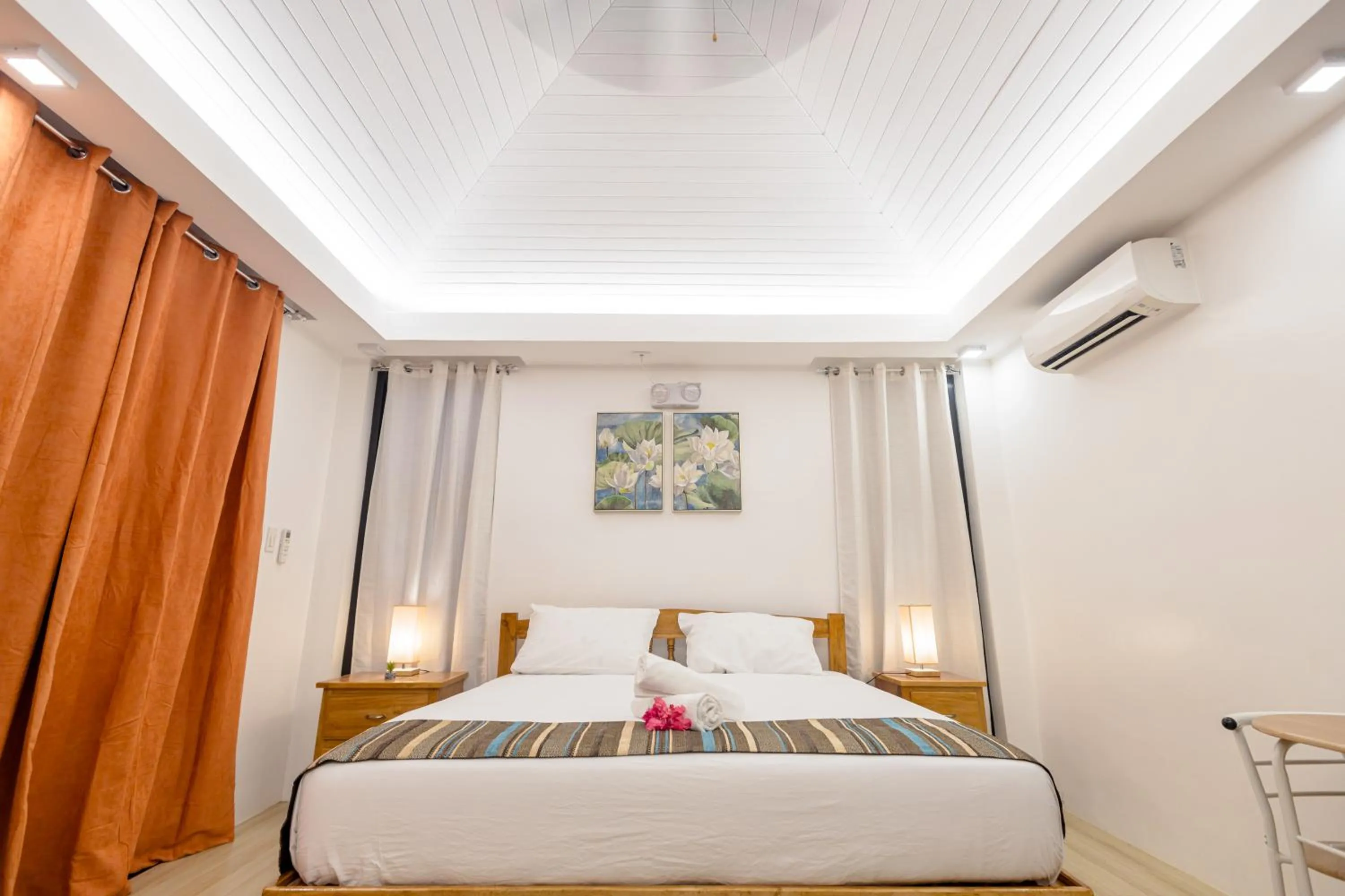 Bedroom, Bed in E L Westensee Resort