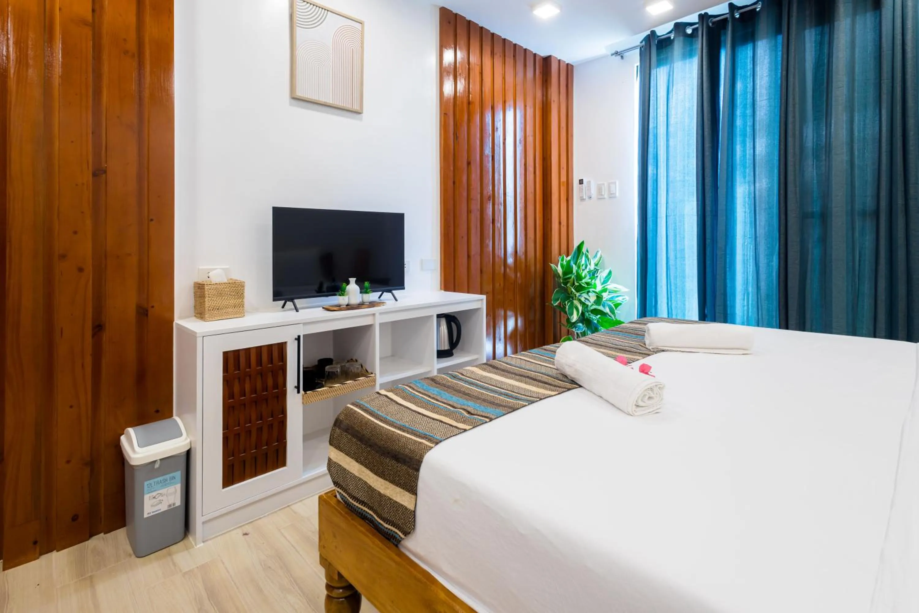 Bedroom, Bed in E L Westensee Resort