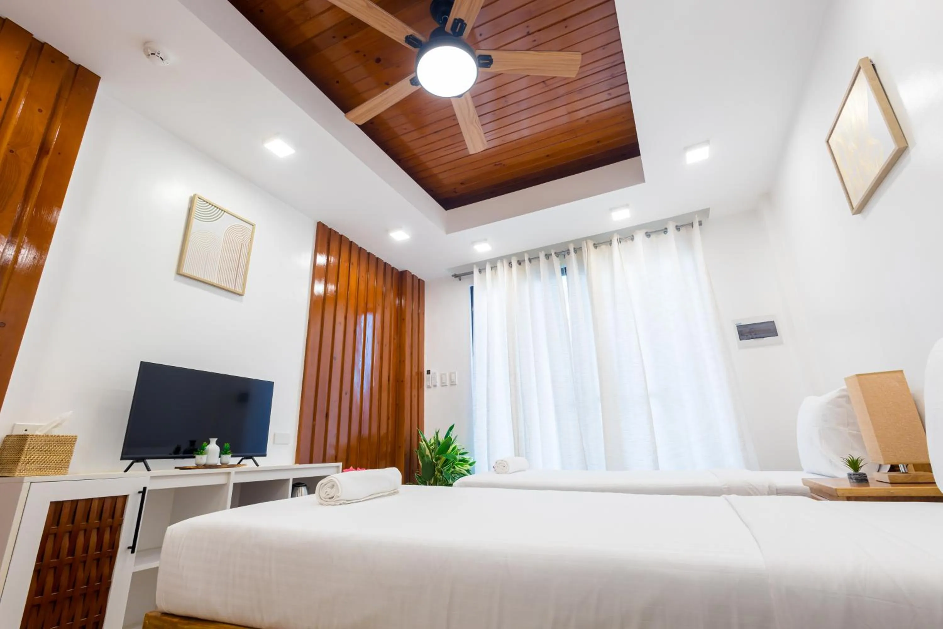 Bedroom, Bed in E L Westensee Resort