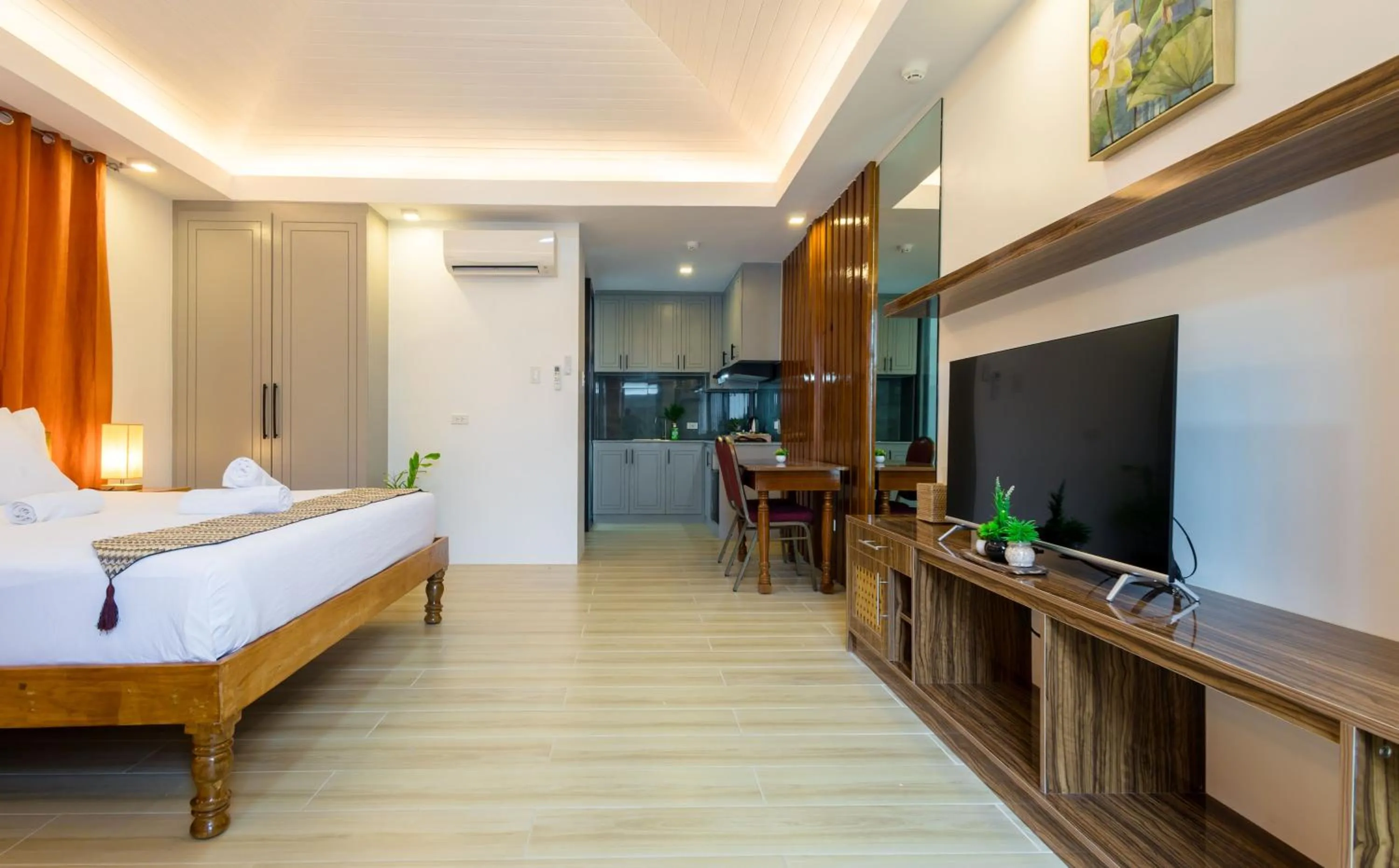 View (from property/room), Bed in E L Westensee Resort