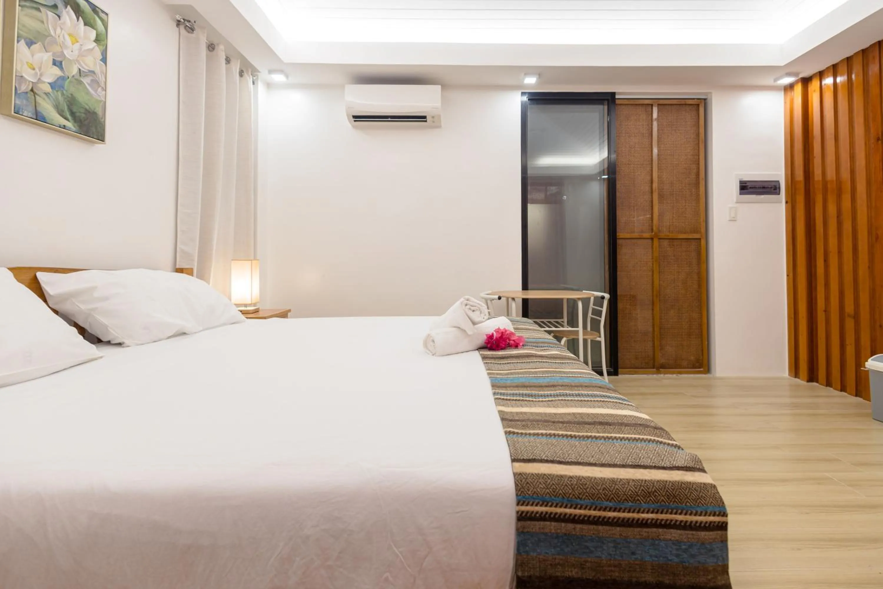 Bedroom, Bed in E L Westensee Resort