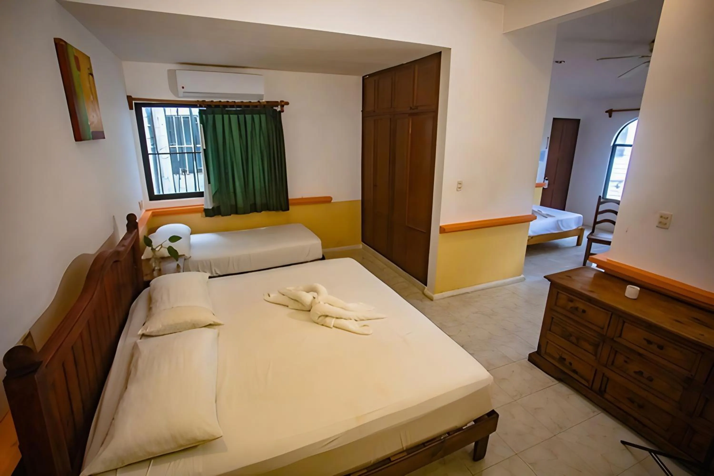 Photo of the whole room, Bed in Hotel Vista Caribe 5ta Av a 5 Pasos de la Playa