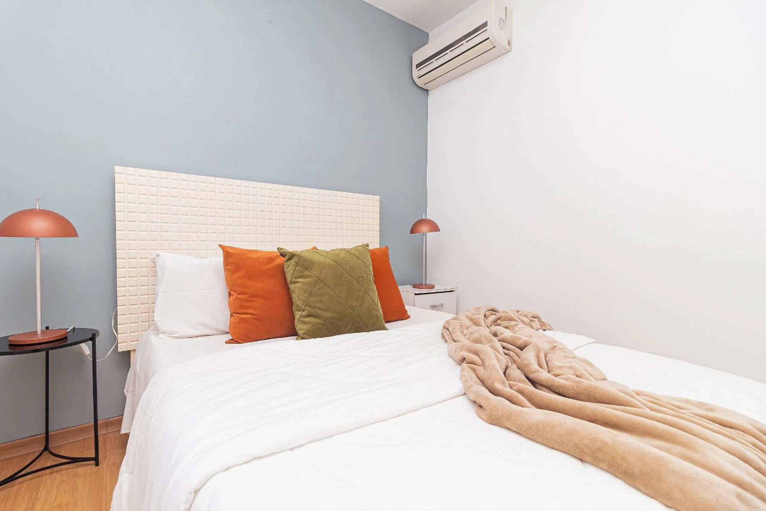 Bed in Vossa Bossa Pinheiros Style