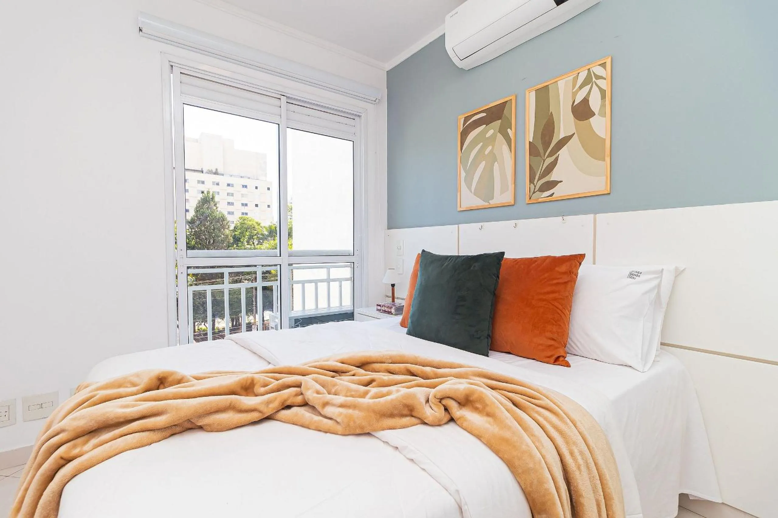 Bed in Vossa Bossa Pinheiros Style