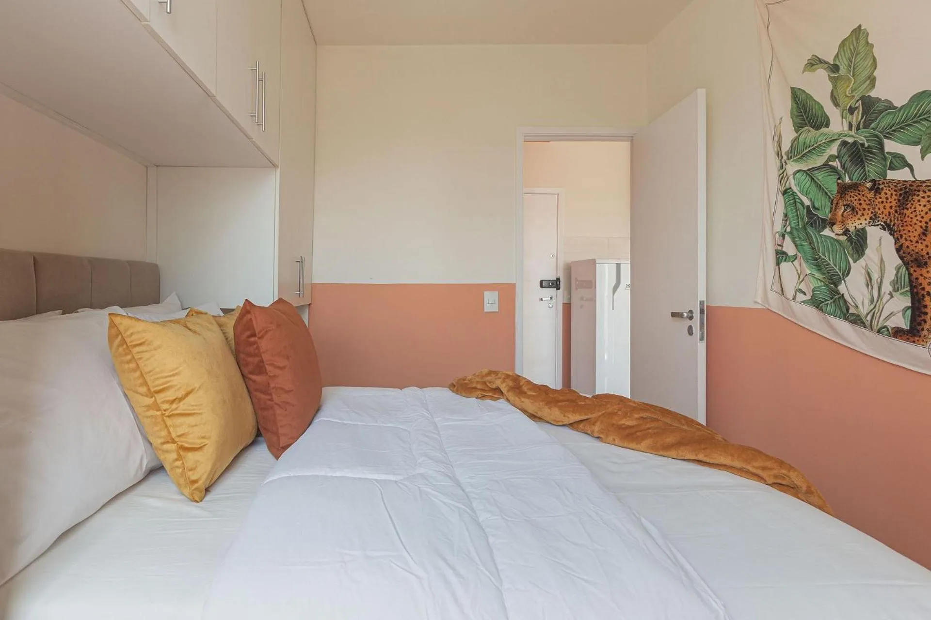 Bed in Vossa Bossa Pinheiros Style