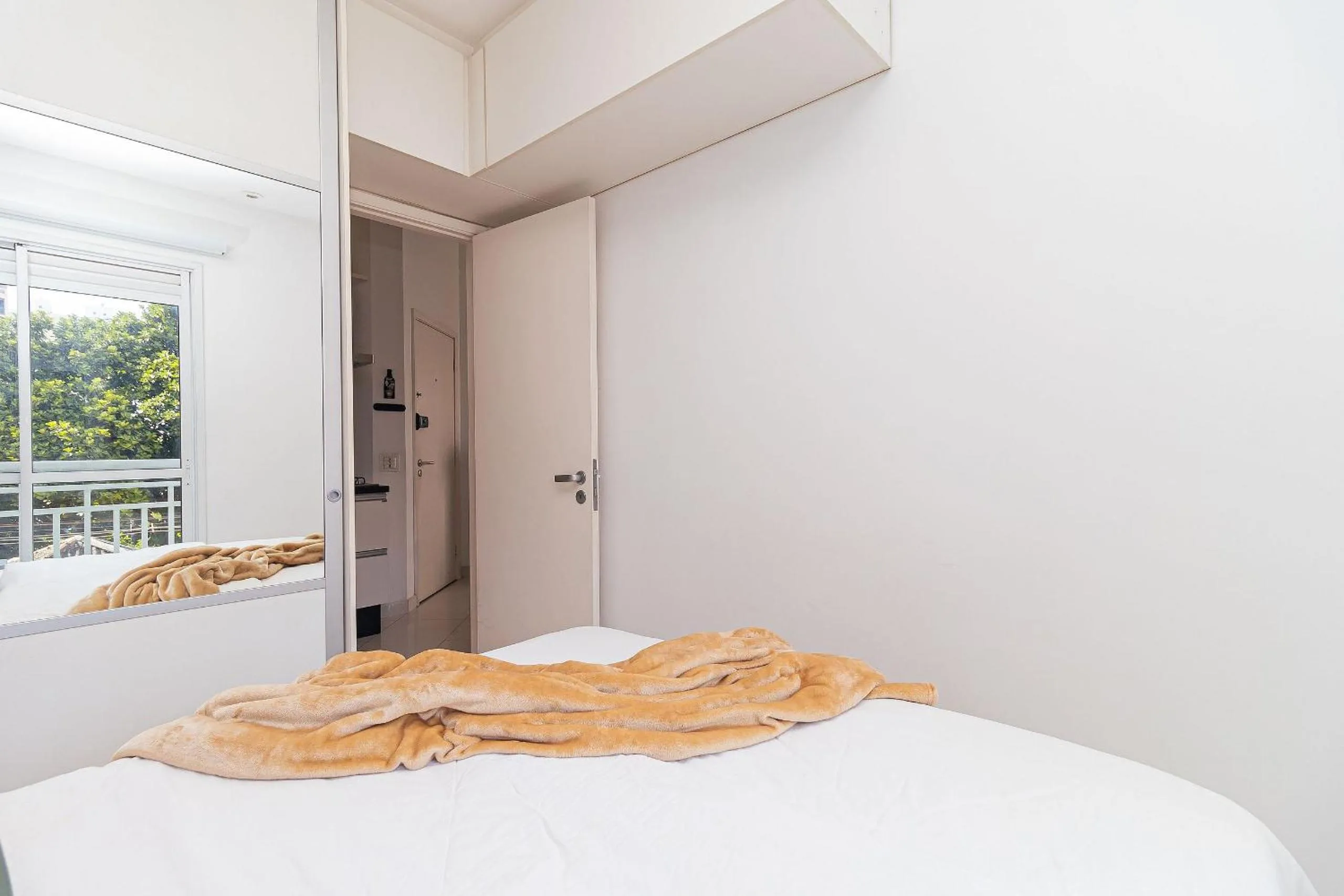 Bed in Vossa Bossa Pinheiros Style