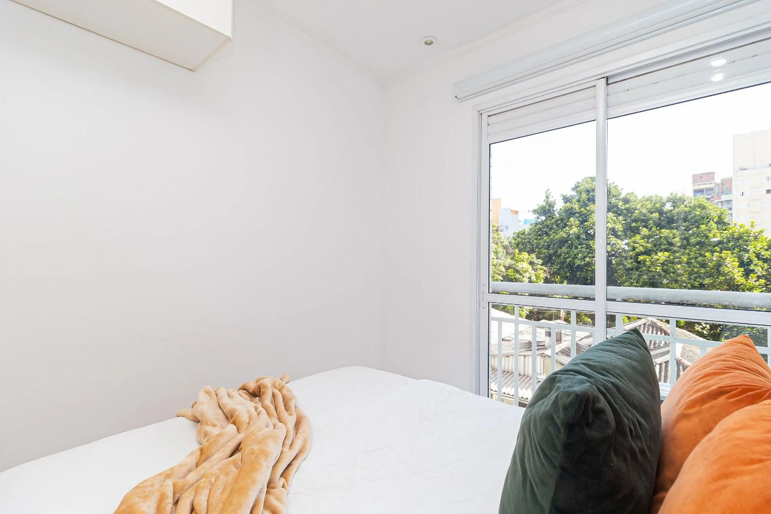 Bed in Vossa Bossa Pinheiros Style