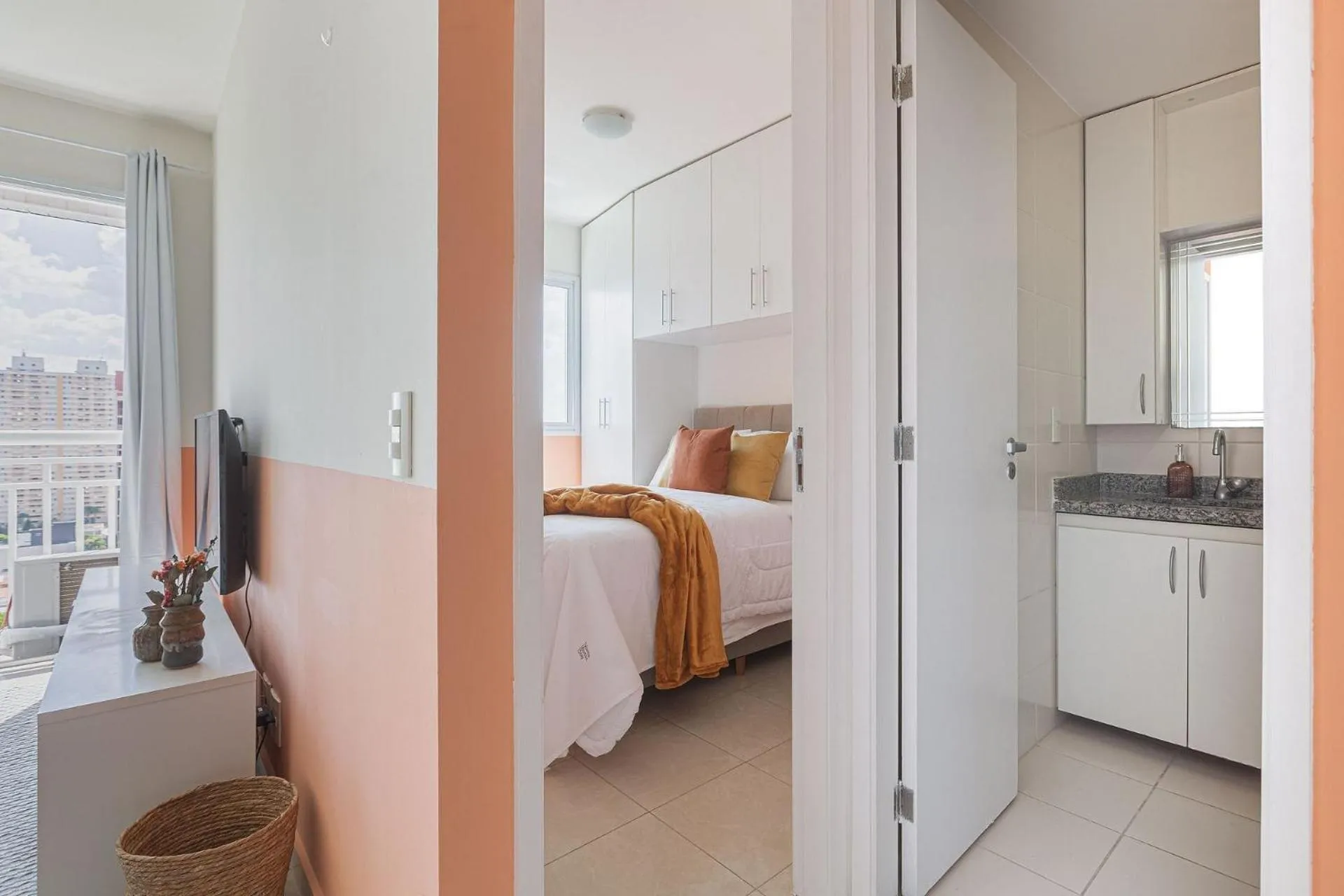 Bed in Vossa Bossa Pinheiros Style