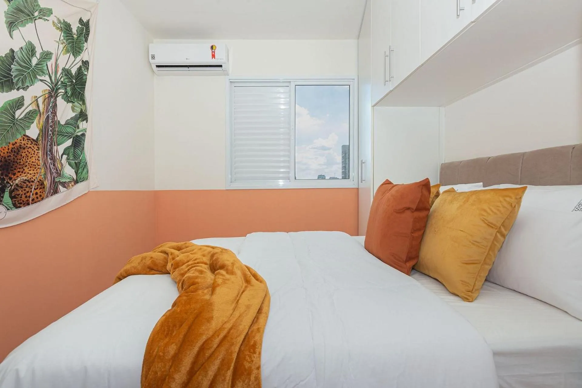 Bed in Vossa Bossa Pinheiros Style