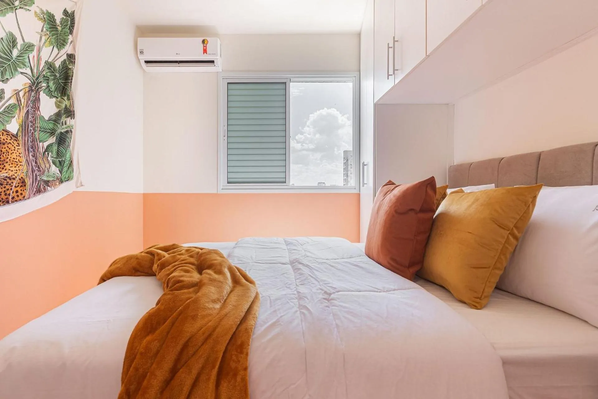 Bed in Vossa Bossa Pinheiros Style