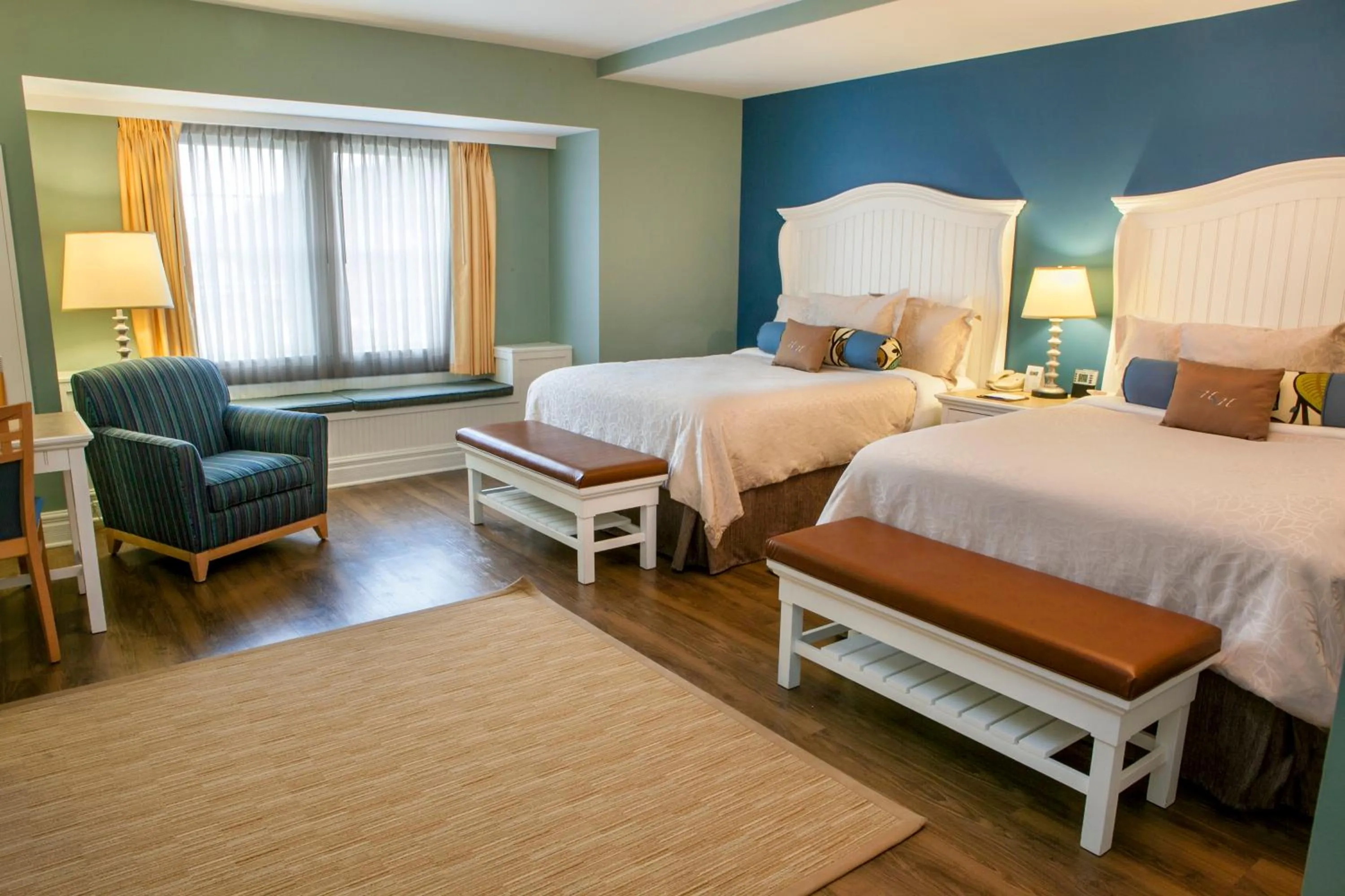 Bedroom, Bed in Watkins Glen Harbor Hotel