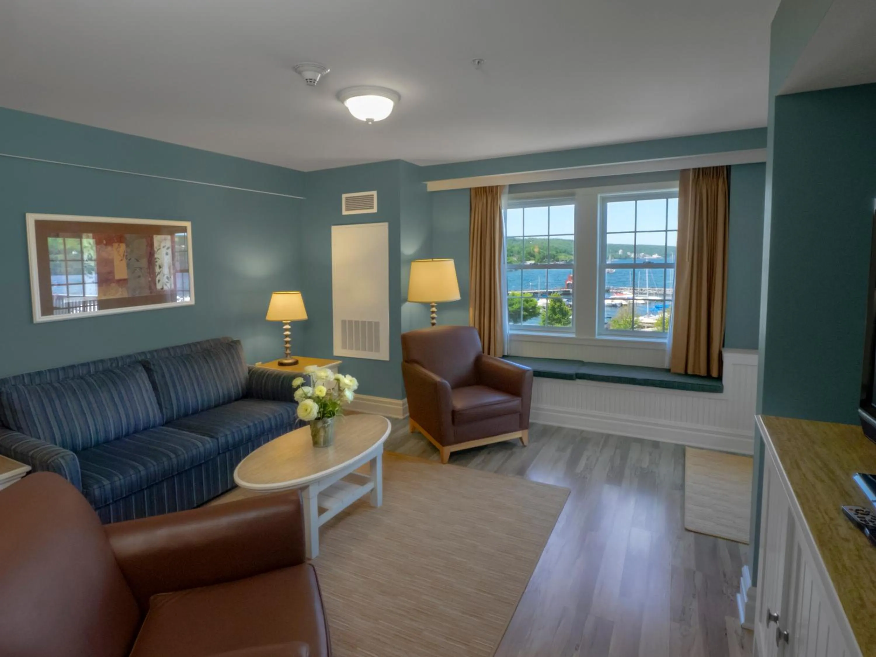 Seating area in Watkins Glen Harbor Hotel