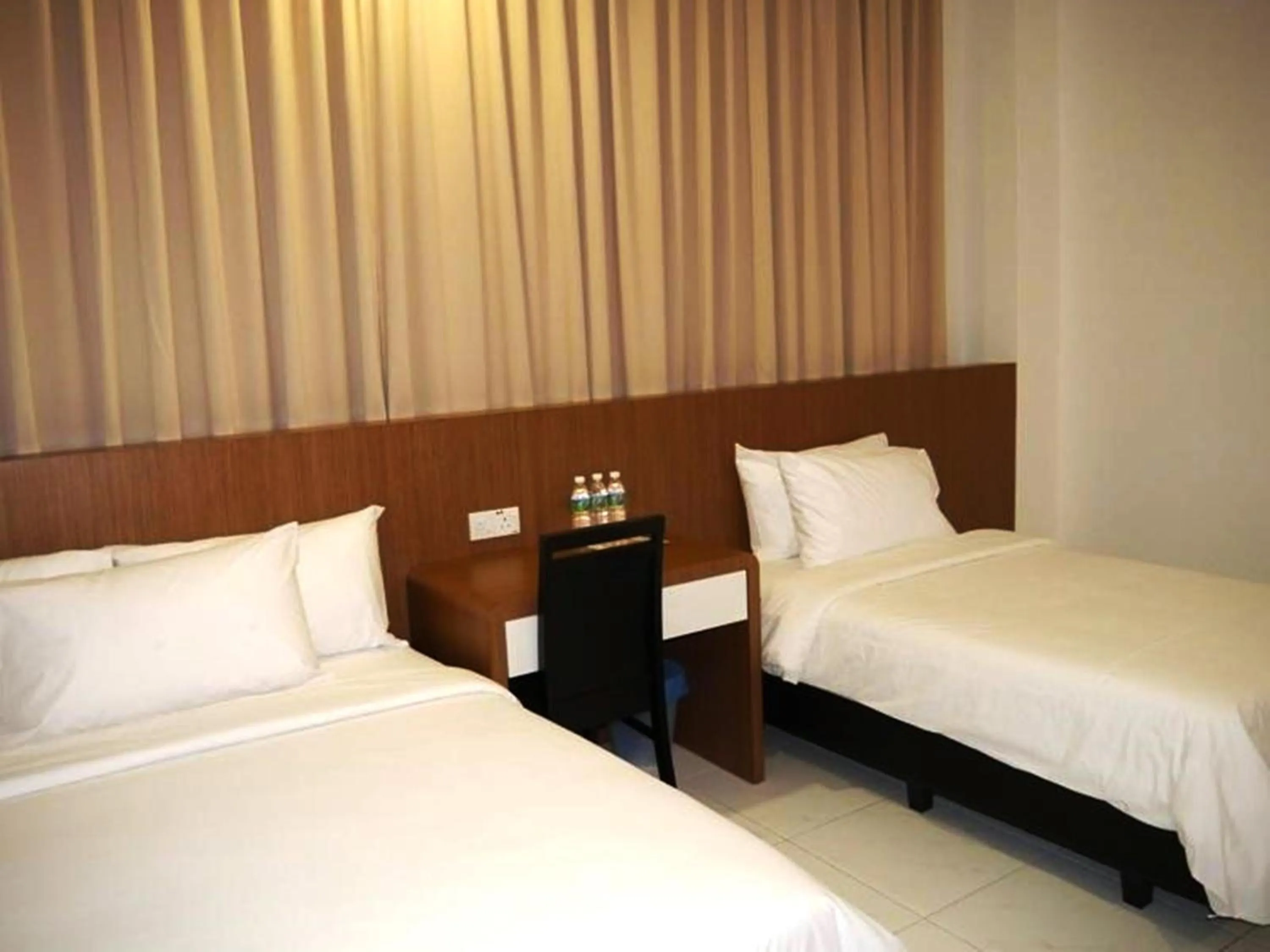 Bedroom, Bed in Hotel Wawasan