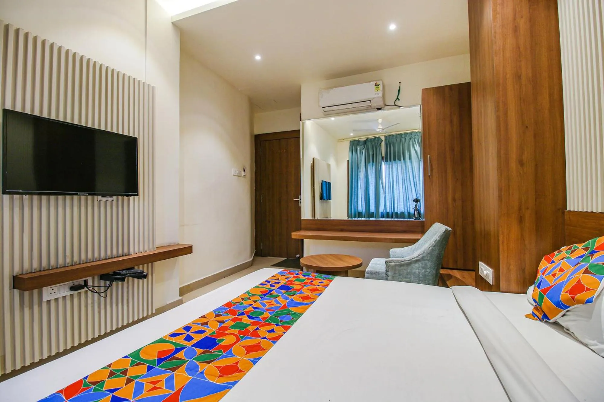 Bed in FabHotel Royal Palace II