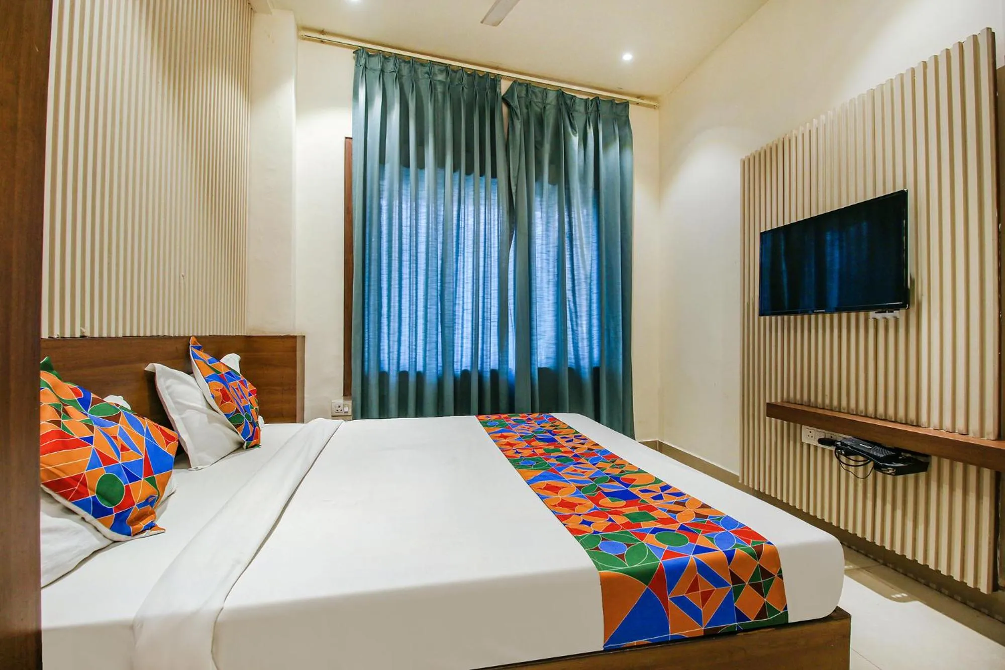 Bed in FabHotel Royal Palace II