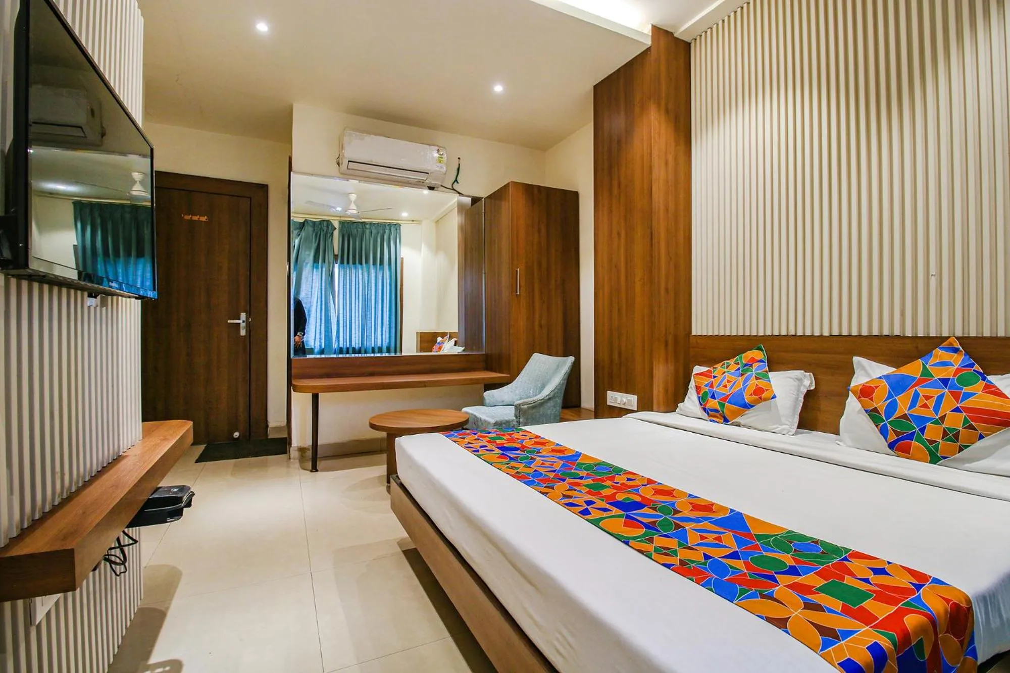 Bed in FabHotel Royal Palace II