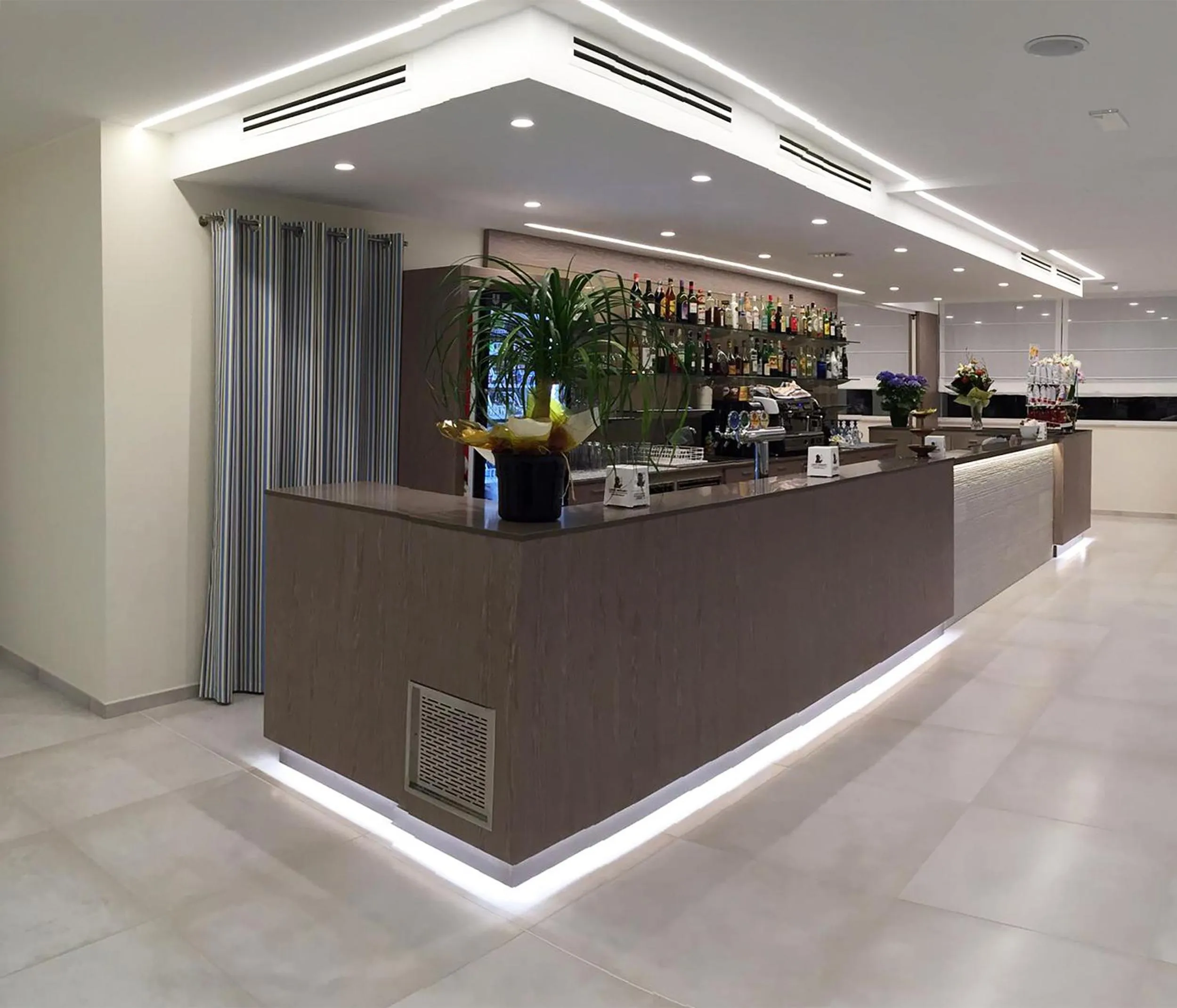 Lounge or bar in Hotel Montreal