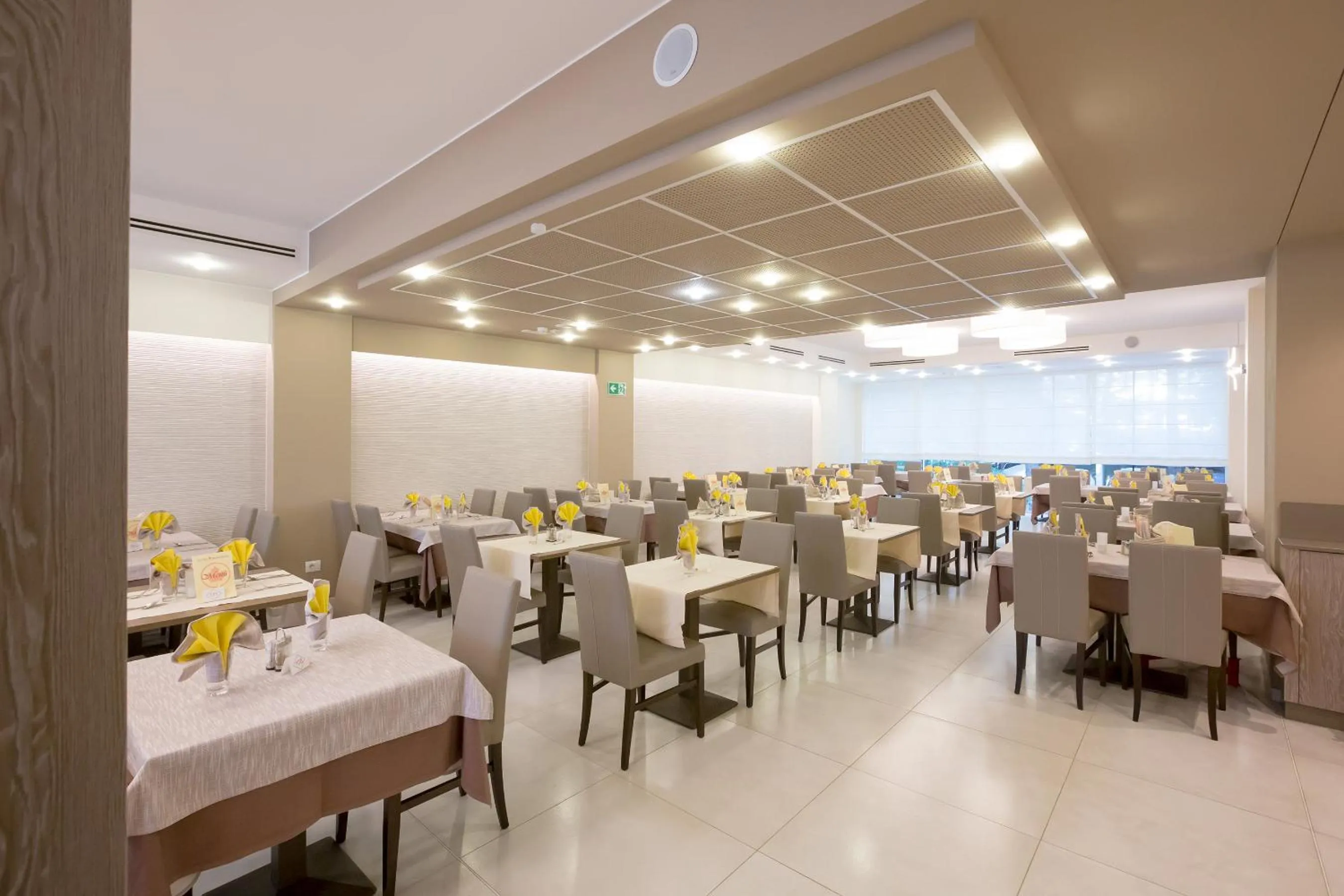 Restaurant/places to eat in Hotel Montreal