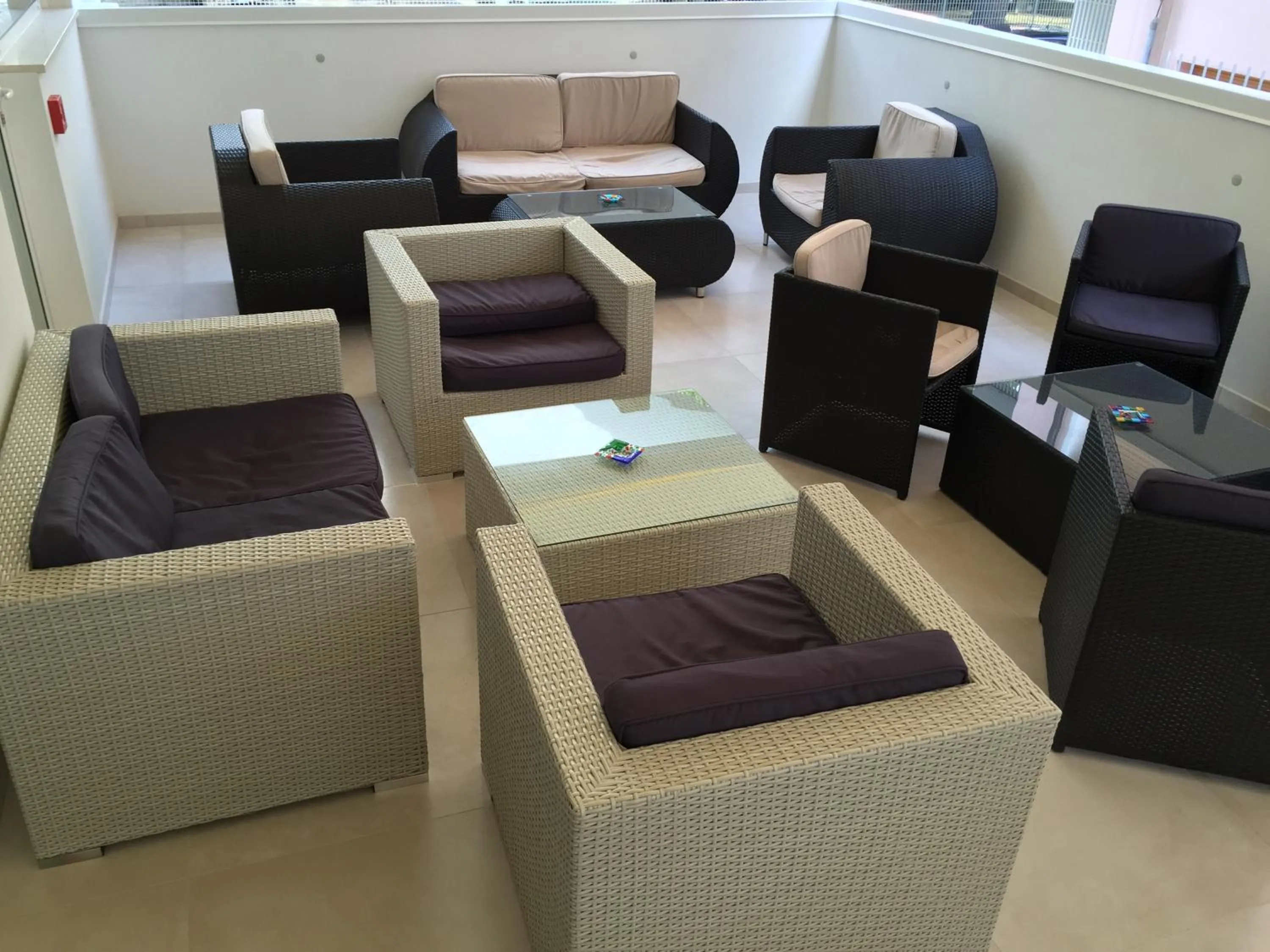 Communal lounge/ TV room in Hotel Montreal