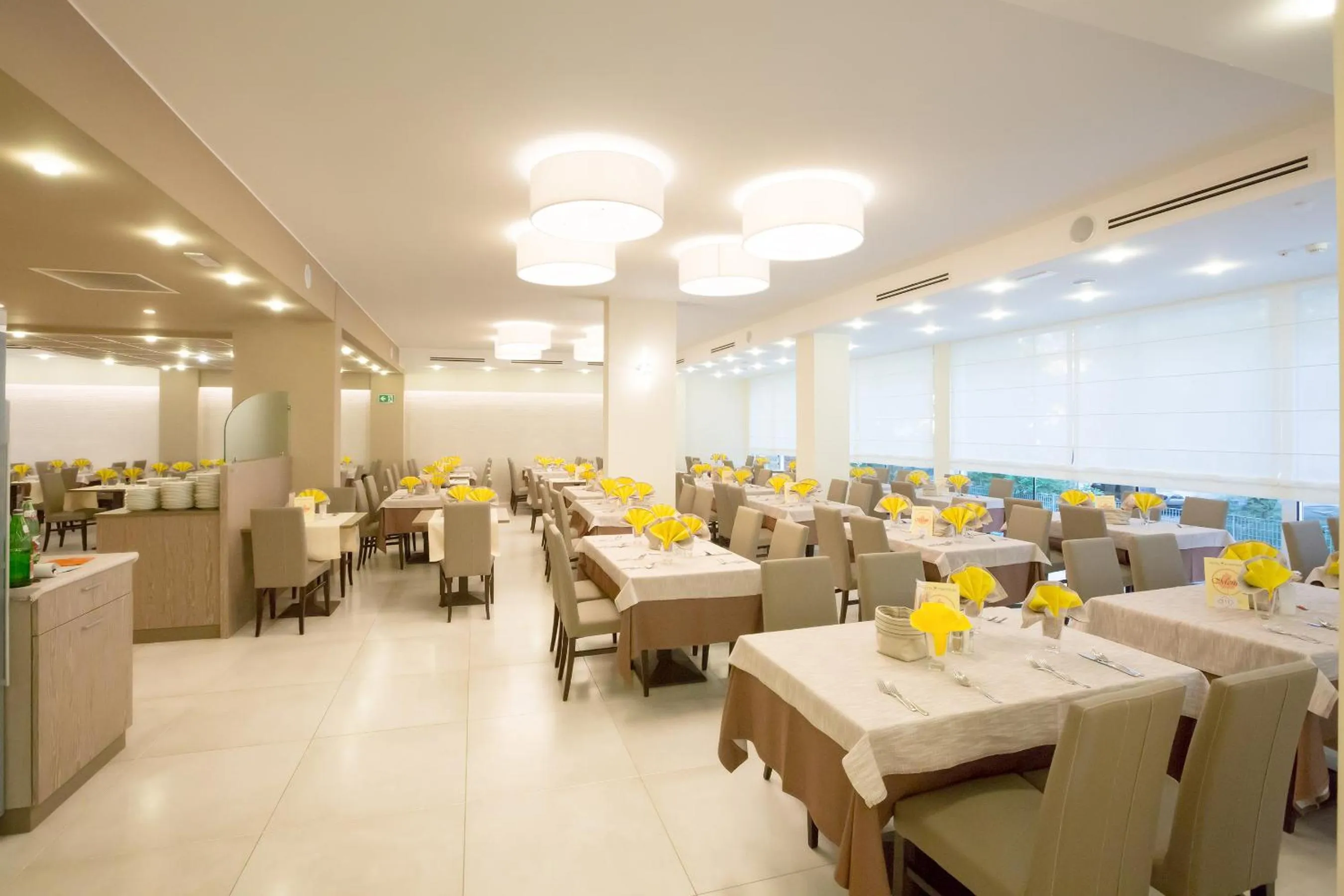 Restaurant/places to eat in Hotel Montreal