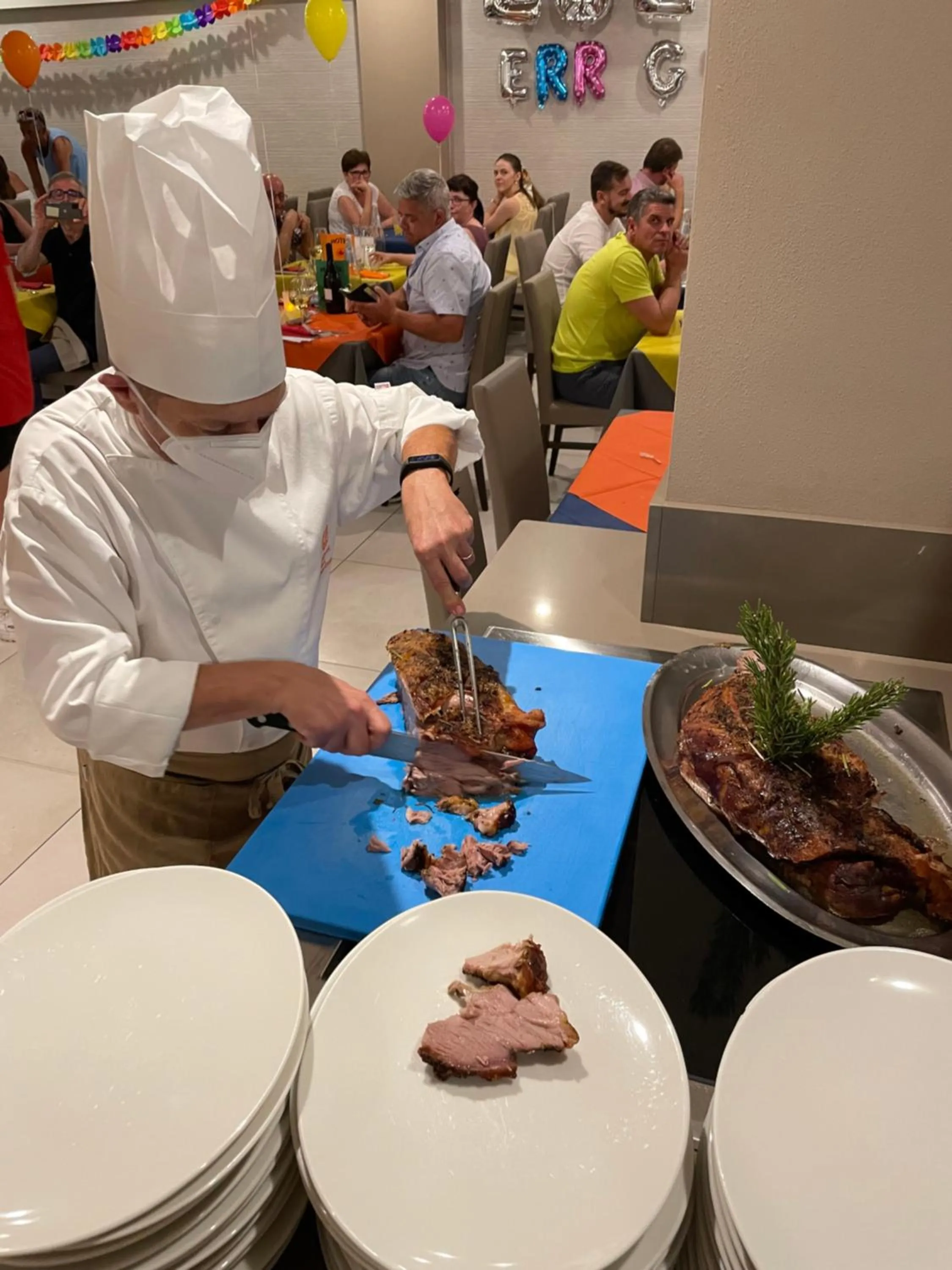 Restaurant/places to eat in Hotel Montreal