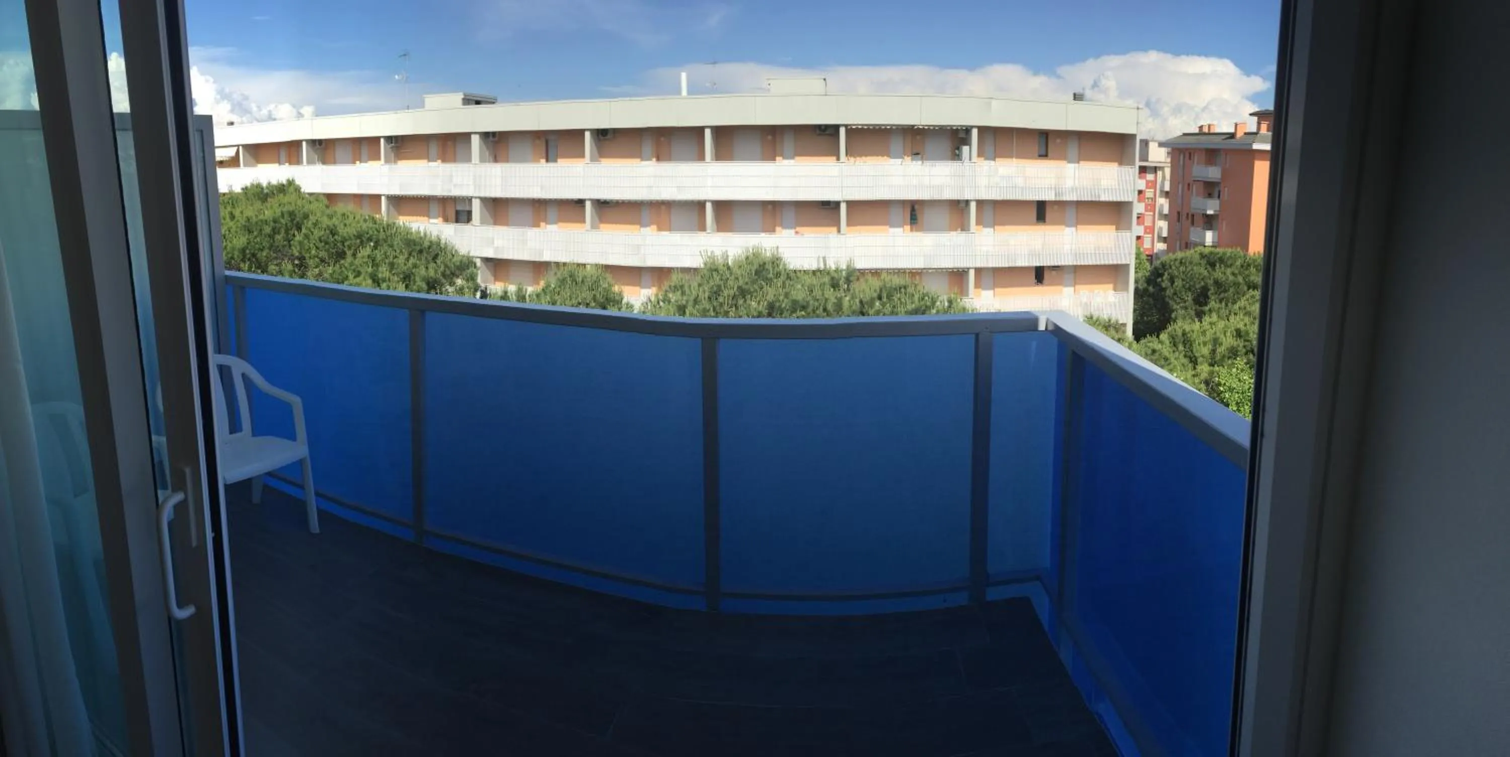 Day in Hotel Montreal