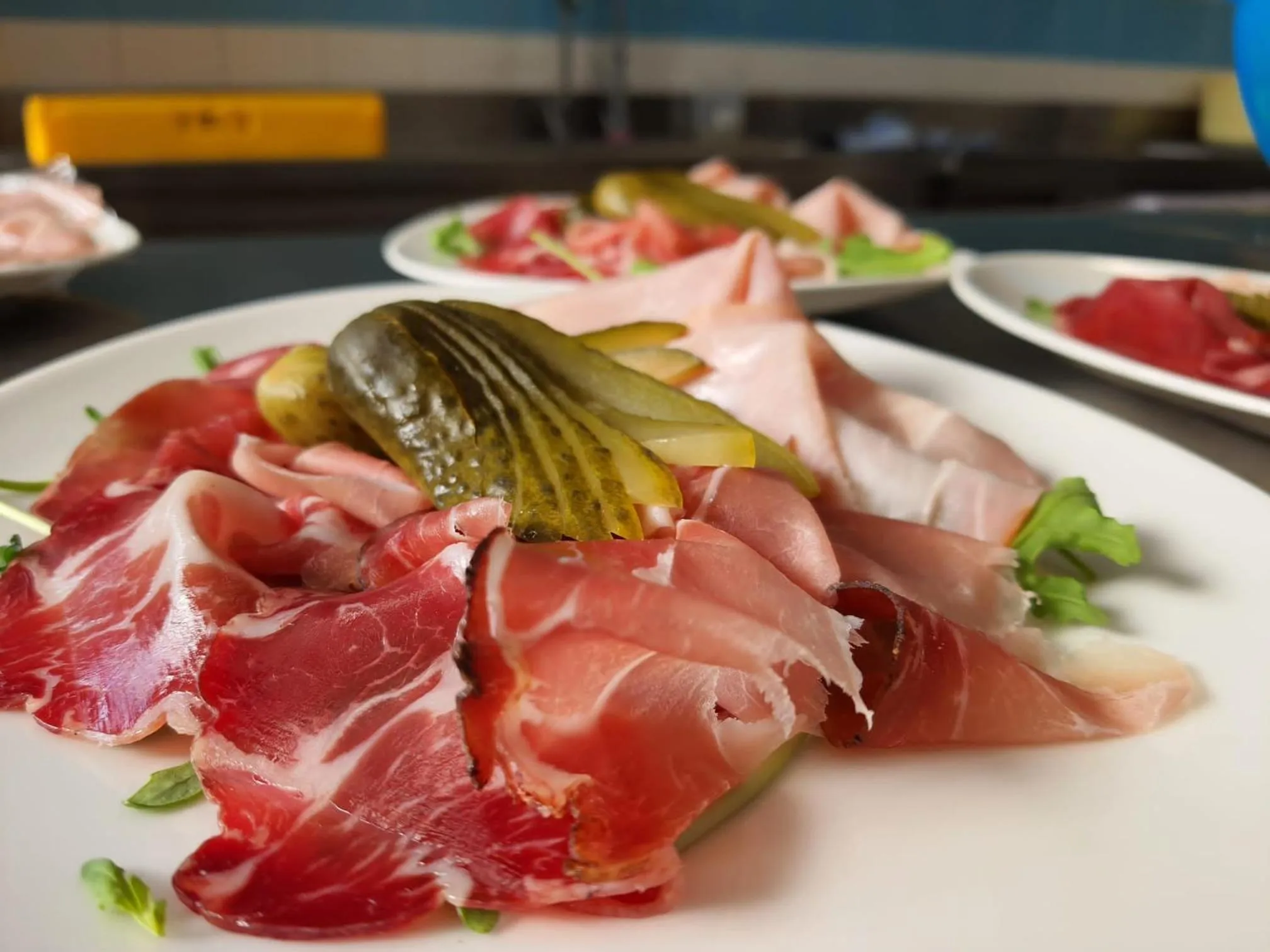 Restaurant/places to eat in Hotel Montreal