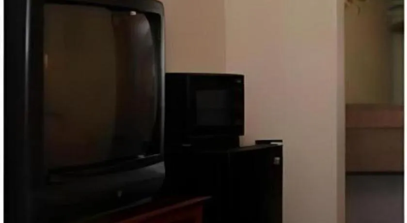 Econo Lodge Inn & Suites Forest