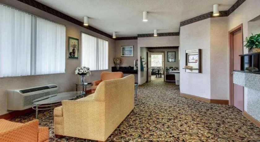 Econo Lodge Inn & Suites Forest