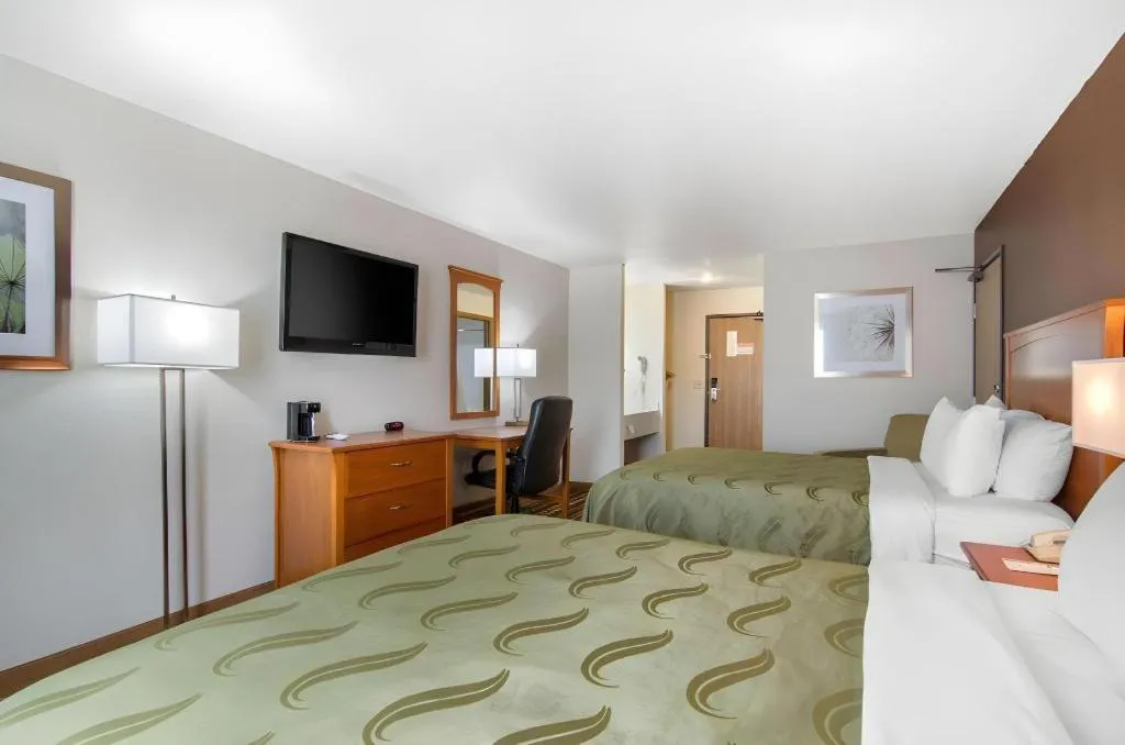 Bed in Quality Inn Kearney - Liberty