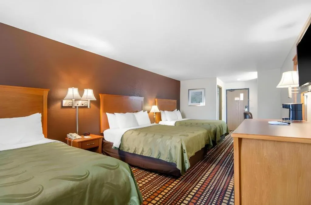 Bed in Quality Inn Kearney - Liberty