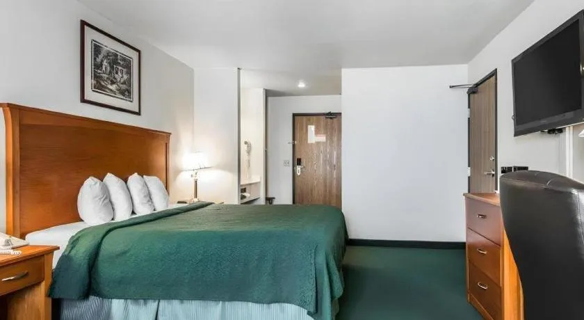 Bed in Quality Inn Kearney - Liberty