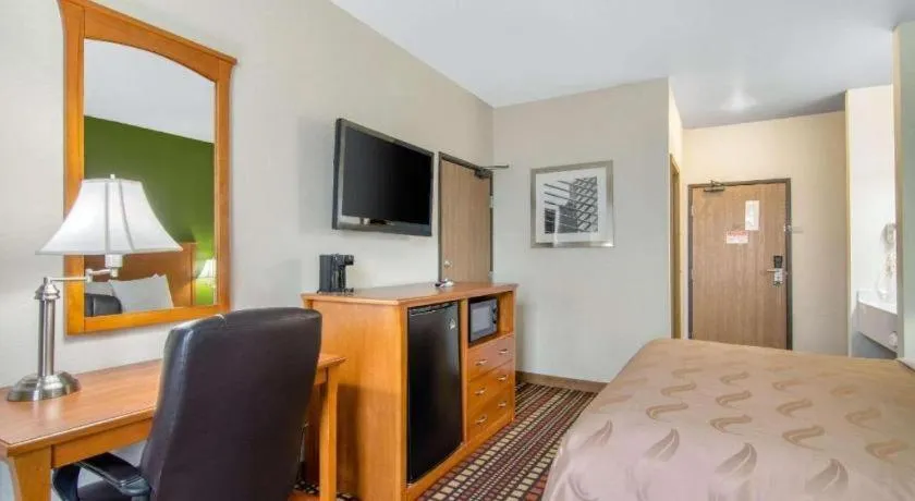 Bed in Quality Inn Kearney - Liberty