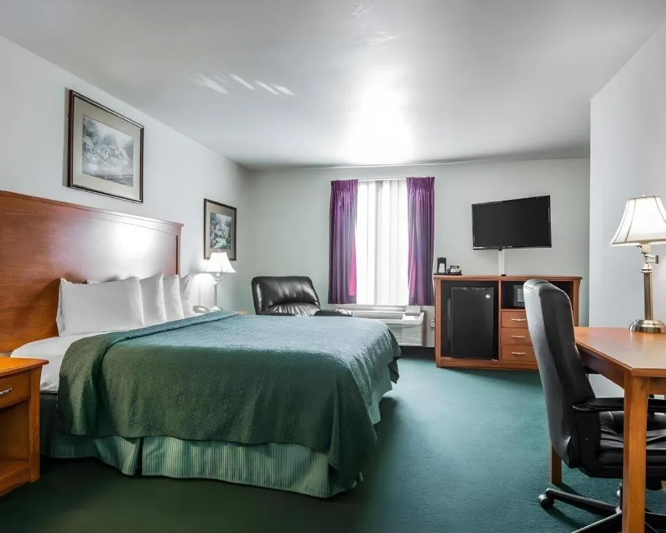 Bed in Quality Inn Kearney - Liberty