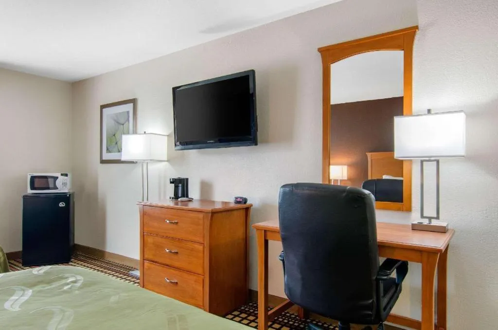 Bed in Quality Inn Kearney - Liberty