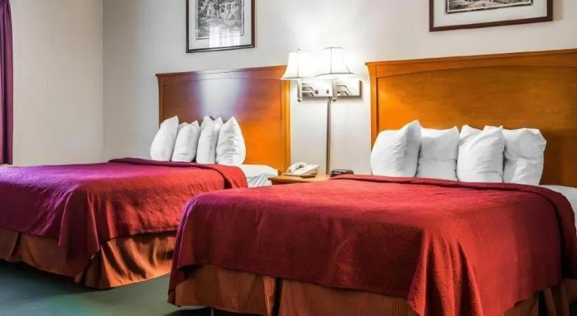 Bed in Quality Inn Kearney - Liberty