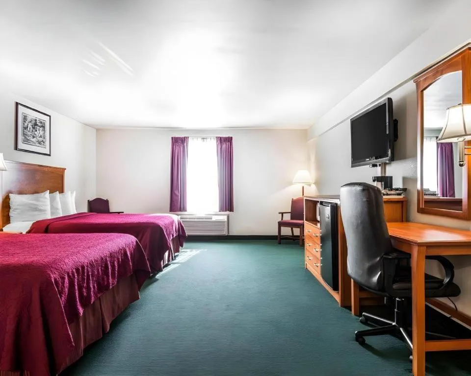 Bed in Quality Inn Kearney - Liberty