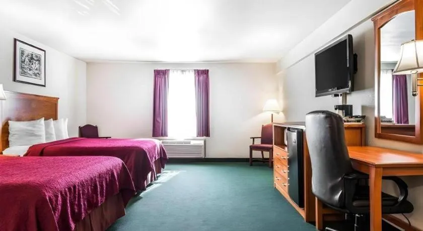 Bed in Quality Inn Kearney - Liberty