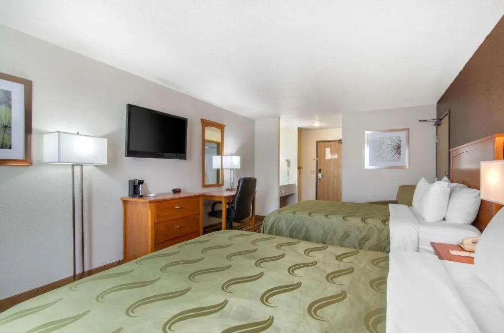 Bed in Quality Inn Kearney - Liberty
