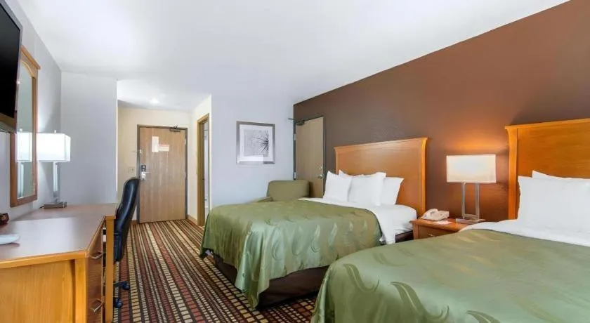 Bed in Quality Inn Kearney - Liberty
