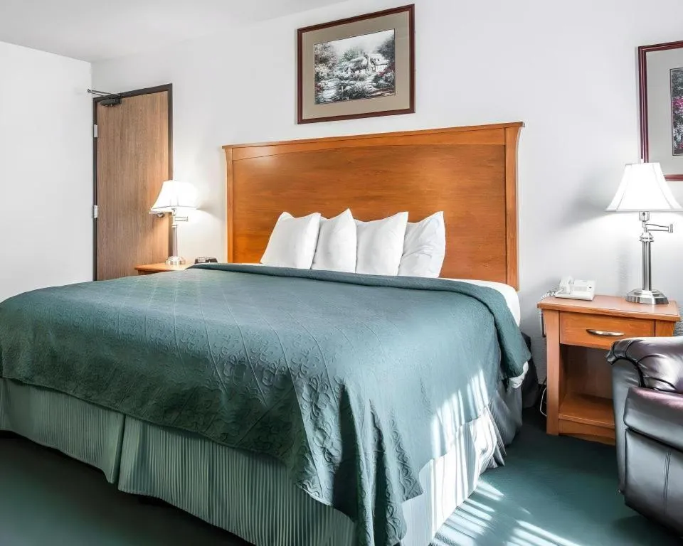Bed in Quality Inn Kearney - Liberty