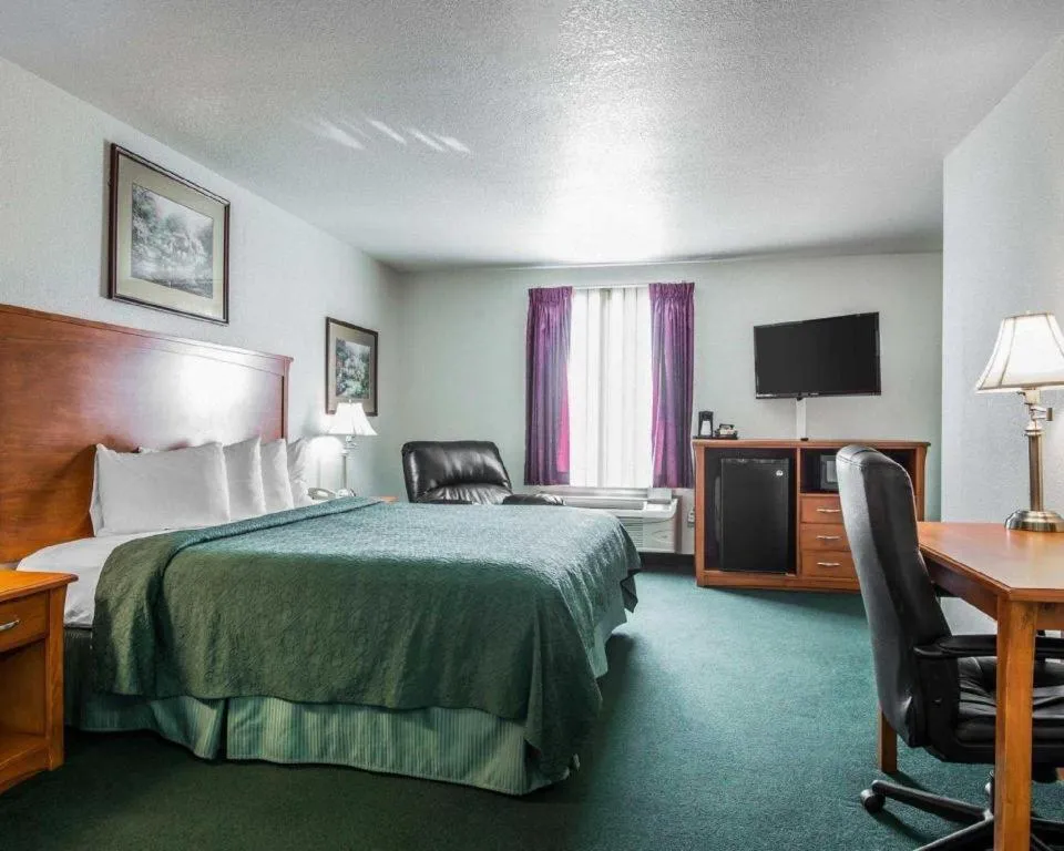 Bed in Quality Inn Kearney - Liberty