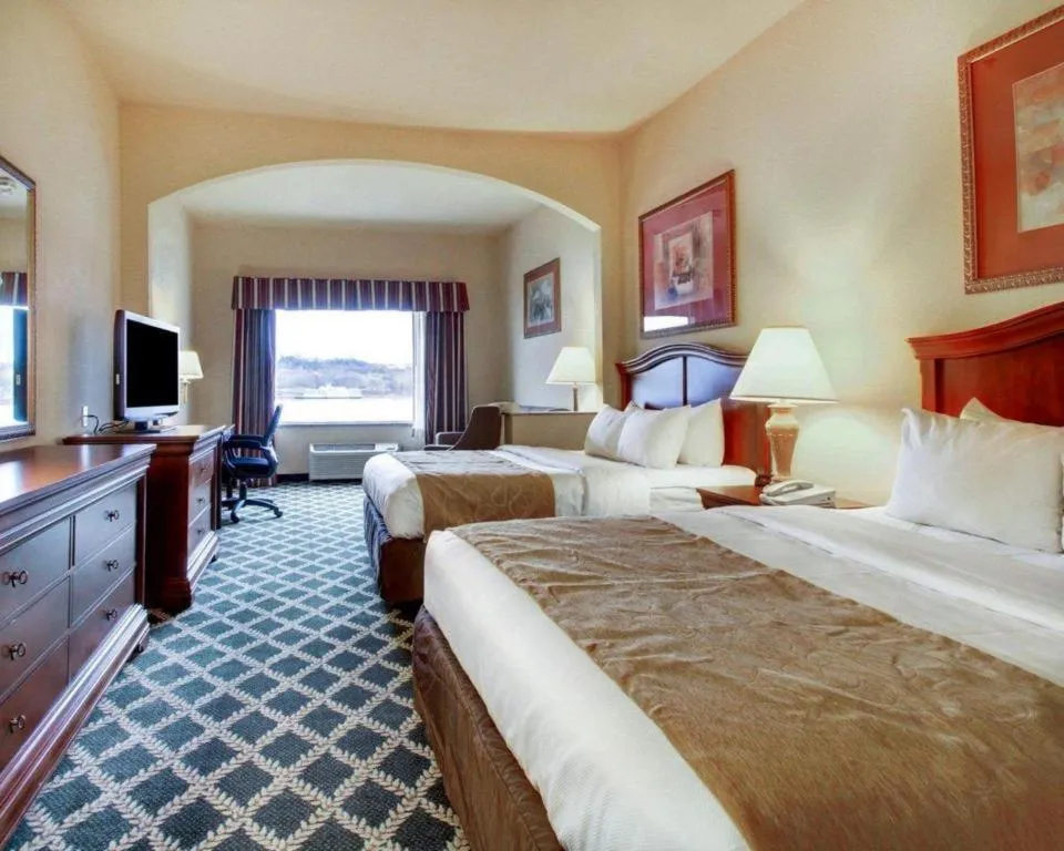 Bed in Clarion Suites Vidalia Riverfront