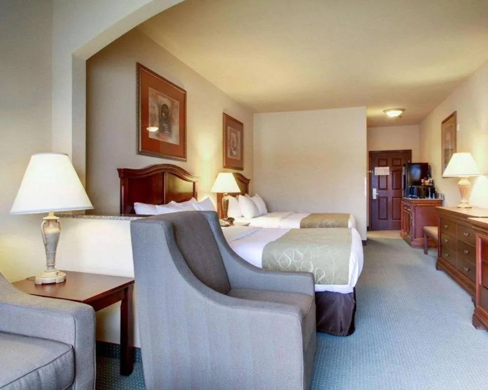 Bed in Clarion Suites Vidalia Riverfront